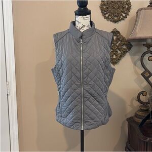**New York & Company Vest Sleeveless Zippered Front Quilted Front Pockets Gray L